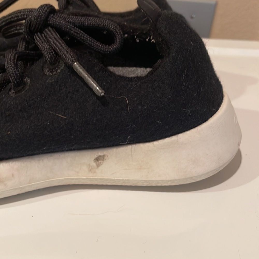 AllBirds wool black tennis shoes. They are a woman’s size 8 - Picture 5 of 9
